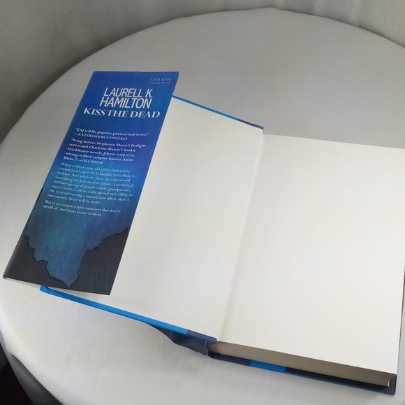 Kiss The Dead, Anita Blake Vampire Hunter Hardback Book by Laurell K. Hamilton - Picture 10 of 13